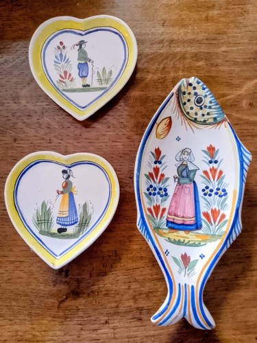 Collection quimper plates - of,